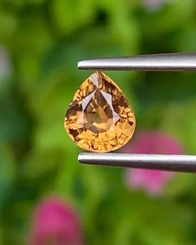 เพทาย Natural Zircon