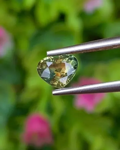 พลอย เขียวส่อง Green sapphire