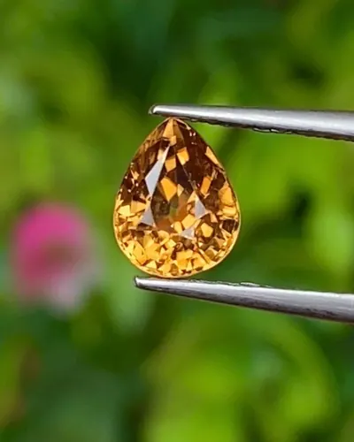 เพทาย Natural Zircon