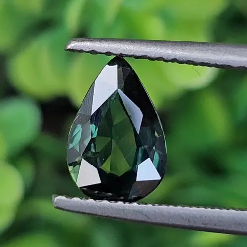 พลอย เขียวส่อง Green sapphire