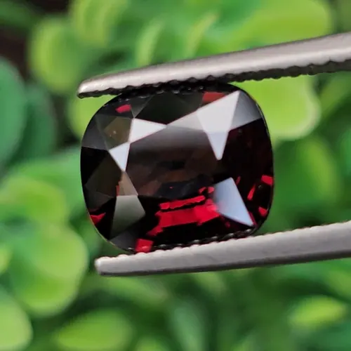 สปิเนล Natural Spinel