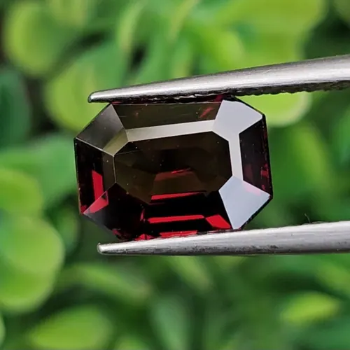 สปิเนล Natural Spinel