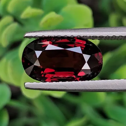 สปิเนล Natural Spinel