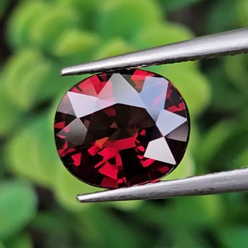 สปิเนล Natural Spinel