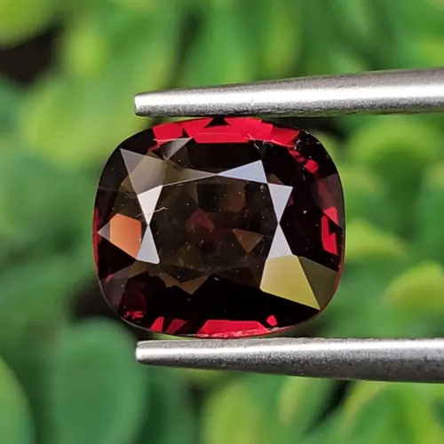 สปิเนล Natural Spinel