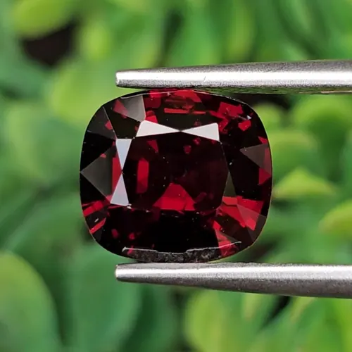 สปิเนล Natural Spinel