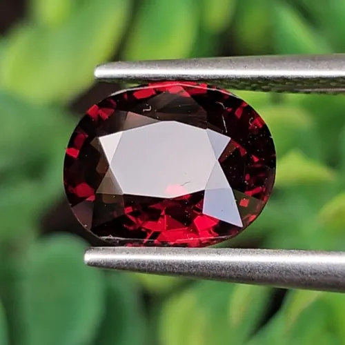 สปิเนล Natural Spinel