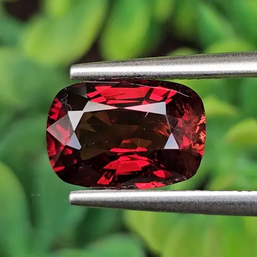 สปิเนล Natural Spinel