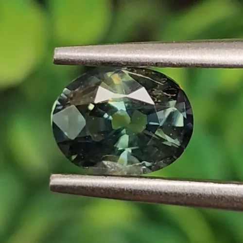 พลอย เขียวส่อง Green sapphire