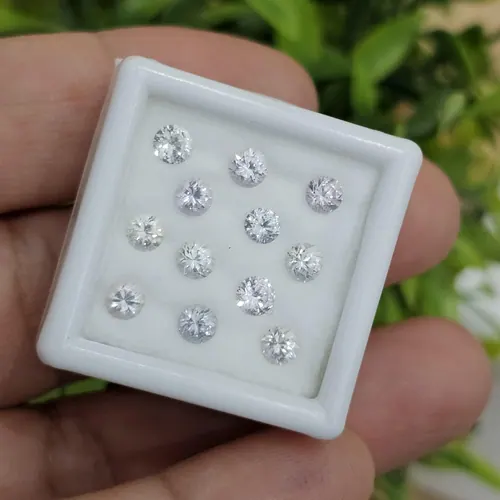 ไวท์ แซฟไฟร์ White / Colorless Sapphire