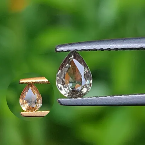 พลอยอเล็กซานไดร์ (Natural Alexandrite Chrysoberyl)