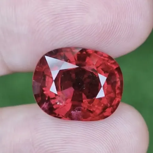 รูเบลไลต์ ทัวร์มาลีน (Rubellite Tourmaline)