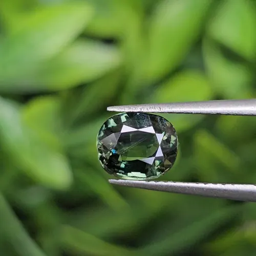 พลอย เขียวส่อง Green sapphire
