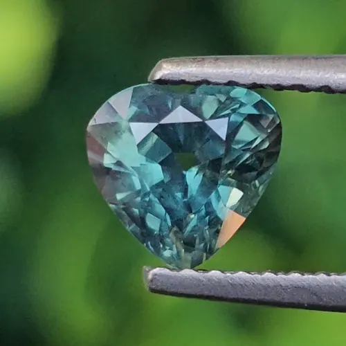 พลอย เขียวส่อง Green sapphire