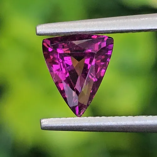 อุมบาไลต์ การ์เน็ต Umbalite Garnet