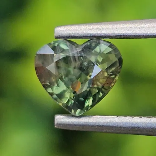 พลอย เขียวส่อง Green sapphire