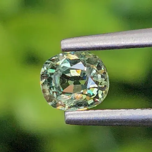 ดีแมนทรอยด์ การ์เน็ต Demantoid Garnet