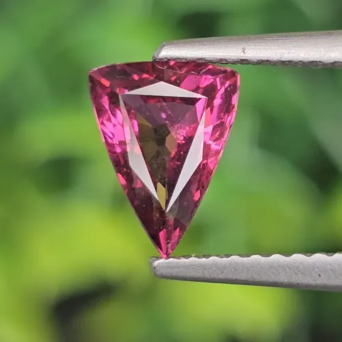 อุมบาไลต์ การ์เน็ต Umbalite Garnet