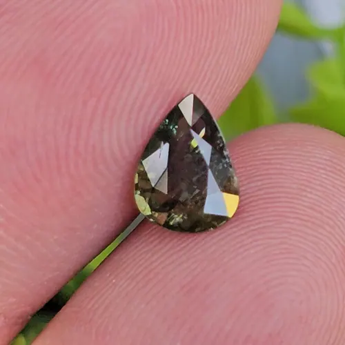 พลอย เขียวส่อง Green sapphire