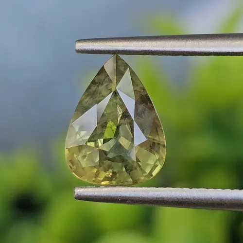 พลอย เขียวส่อง Green sapphire
