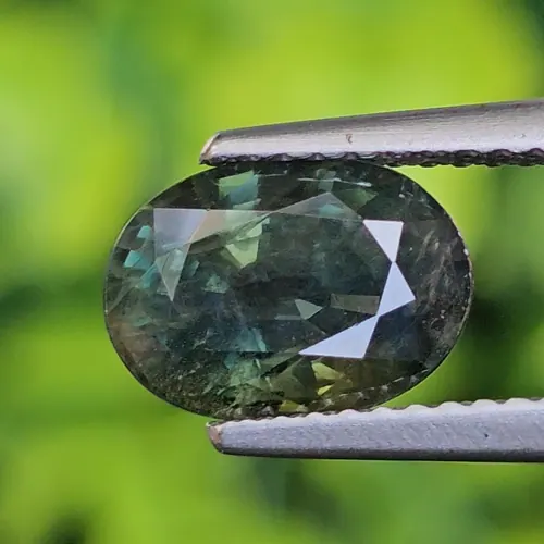 พลอย เขียวส่อง Green sapphire