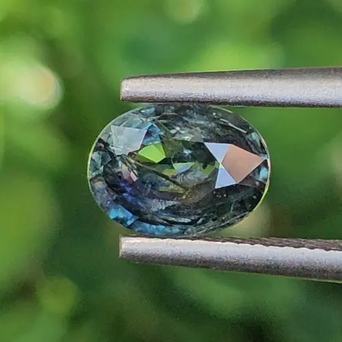 พลอย เขียวส่อง Green sapphire