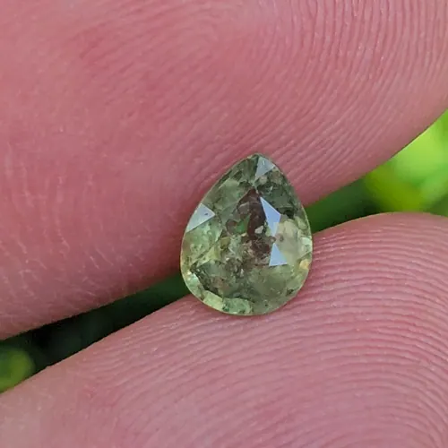 ดีแมนทรอยด์ การ์เน็ต Demantoid Garnet