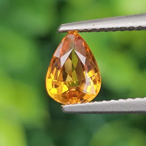 บุษราคัม Natural Yellow Sapphire
