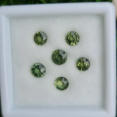 พลอย เขียวส่อง Green sapphire