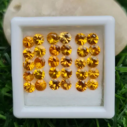 บุษราคัม Yellow Sapphire