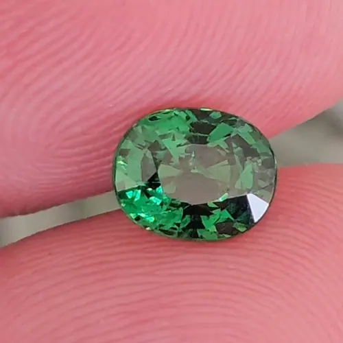 ซาโวไรท์ Tsavorite Garnet