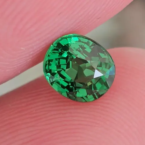 ซาโวไรท์ Tsavorite Garnet