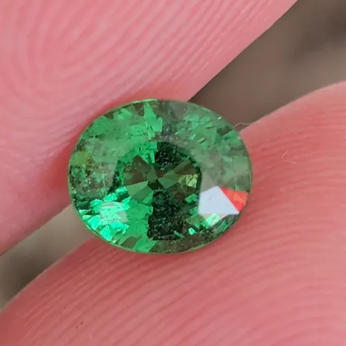 ซาโวไรท์ Tsavorite Garnet
