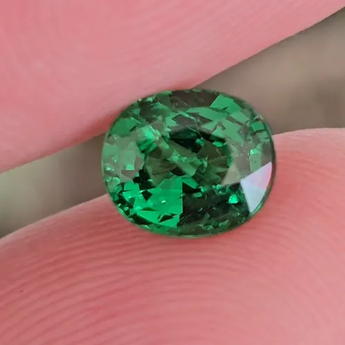 ซาโวไรท์ Tsavorite Garnet