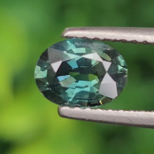 พลอย เขียวส่อง Green sapphire