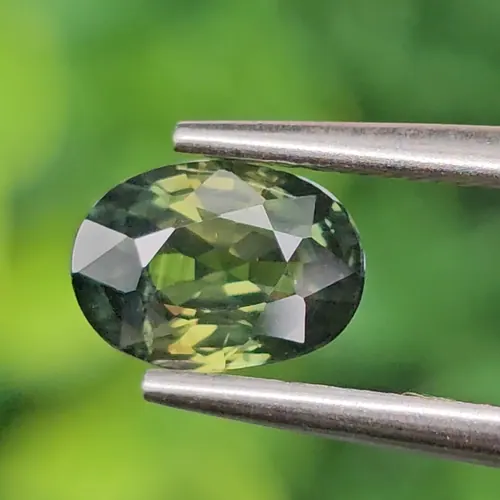 พลอย เขียวส่อง Green sapphire
