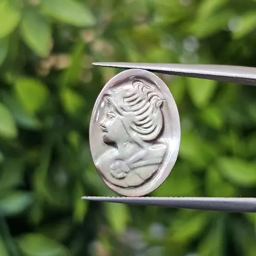 เปลือกหอยมุก (Pearl Shell Carved)