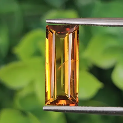 บุษราคัม Natural Yellow Sapphire