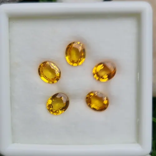 บุษราคัม Yellow Sapphire