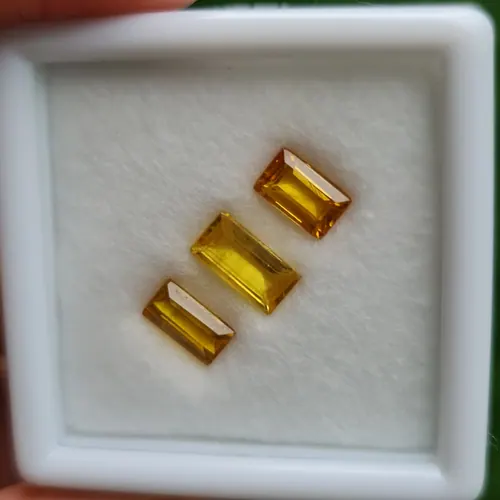 บุษราคัม Yellow Sapphire
