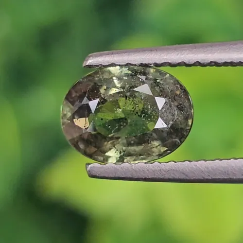พลอย เขียวส่อง Green sapphire