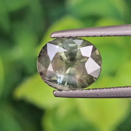 พลอย เขียวส่อง Green sapphire