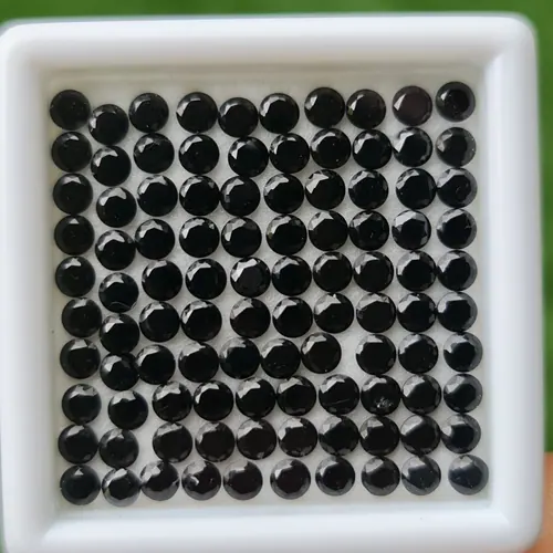 สปิเนล Natural Spinel