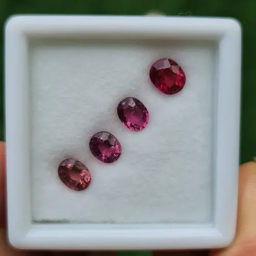 สปิเนล Natural Spinel