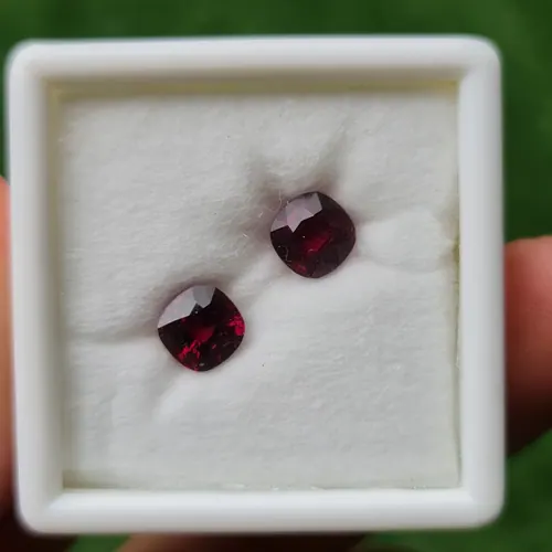โรโดไลต์ กาเน็ท Natural Rhodolite Garnet