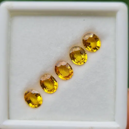 บุษราคัม Yellow Sapphire