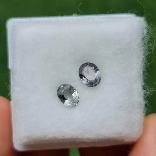 สปิเนล Natural Spinel