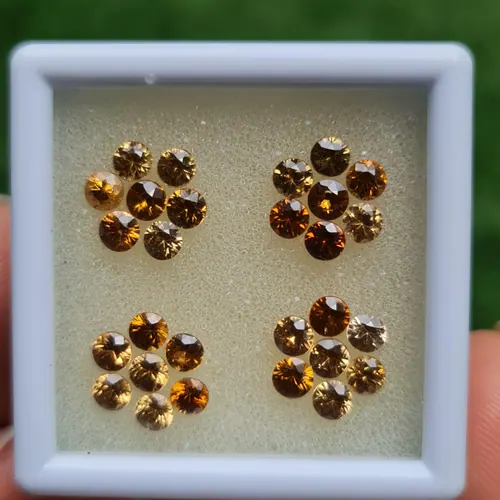 เพทาย Natural Zircon