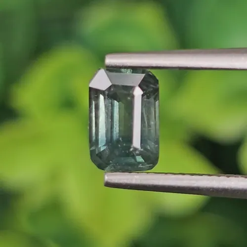 พลอย เขียวส่อง Green sapphire