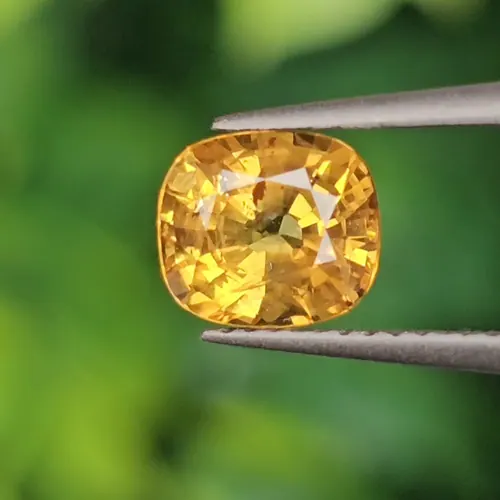 บุษราคัม Natural Yellow Sapphire